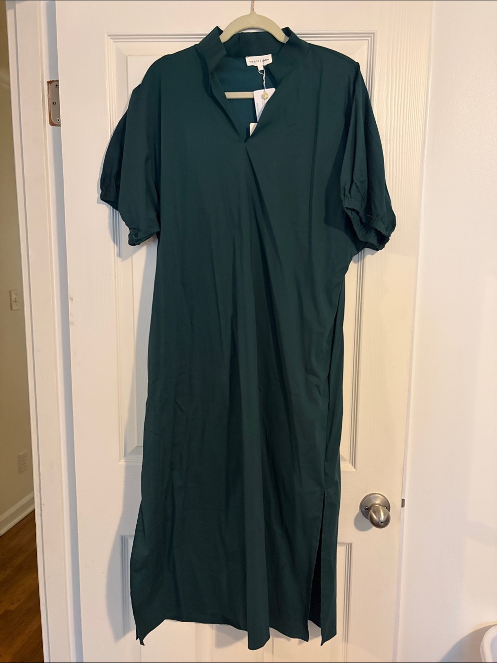 NWT Entro Relaxed V-Neck Midi Dress in Dark Green